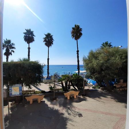 Finestre Sul Mare Villa San Lorenzo al Mare Rom bilde